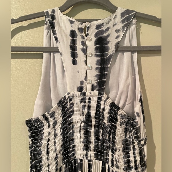 Black and White Maxi Dress - Picture 3 of 8